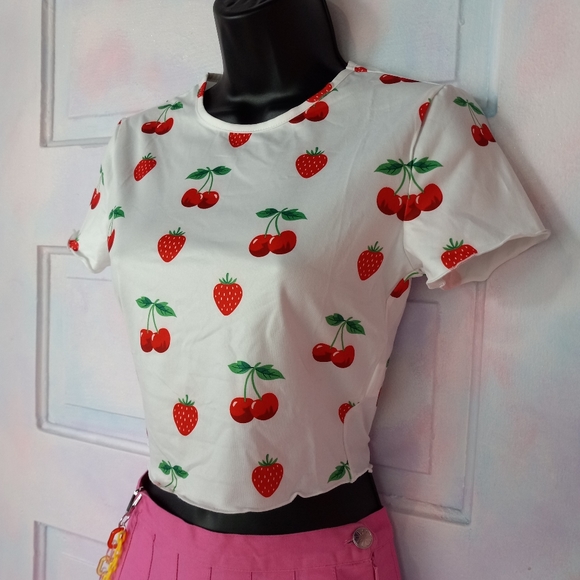 ⭐️Kawaii AF cherry & strawberry bodycon crop top! Nwt so cute! SOLD OUT ONLINE - Picture 7 of 9